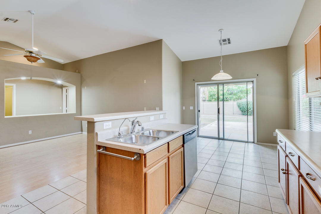 654 East Iris Court Gilbert, AZ 85296 - Photo 12 of 36 Kitchen