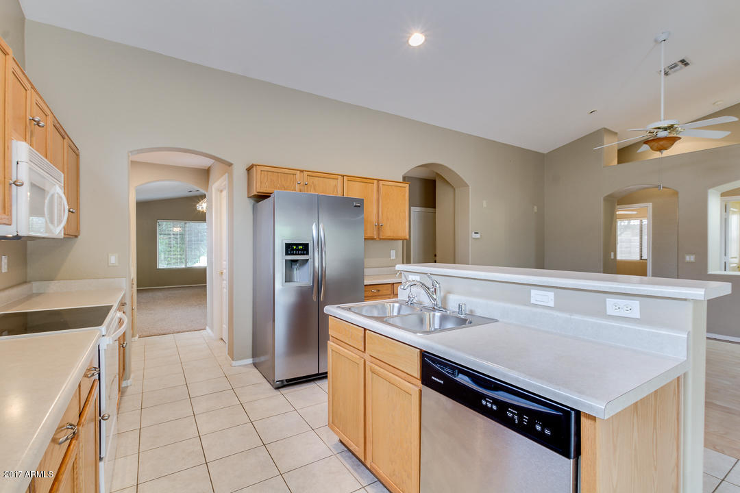 654 East Iris Court Gilbert, AZ 85296 - Photo 14 of 36 Kitchen