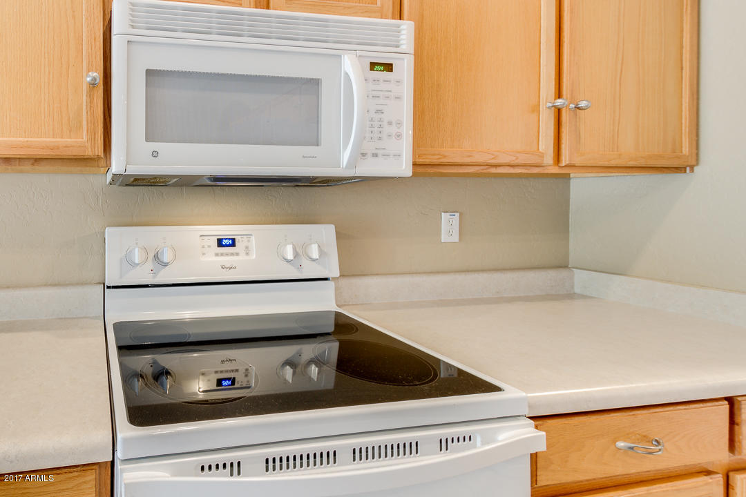 654 East Iris Court Gilbert, AZ 85296 - Photo 18 of 36 Kitchen