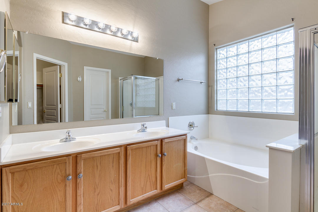 654 East Iris Court Gilbert, AZ 85296 - Photo 23 of 36 Master Bath