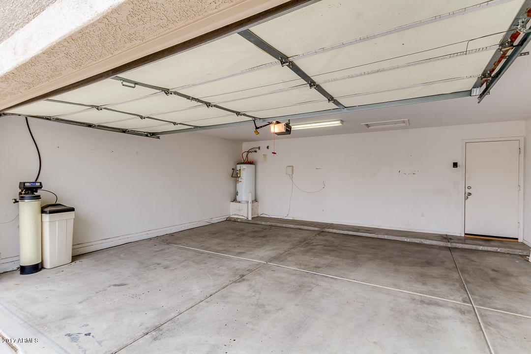 654 East Iris Court Gilbert, AZ 85296 - Photo 30 of 36 Garage