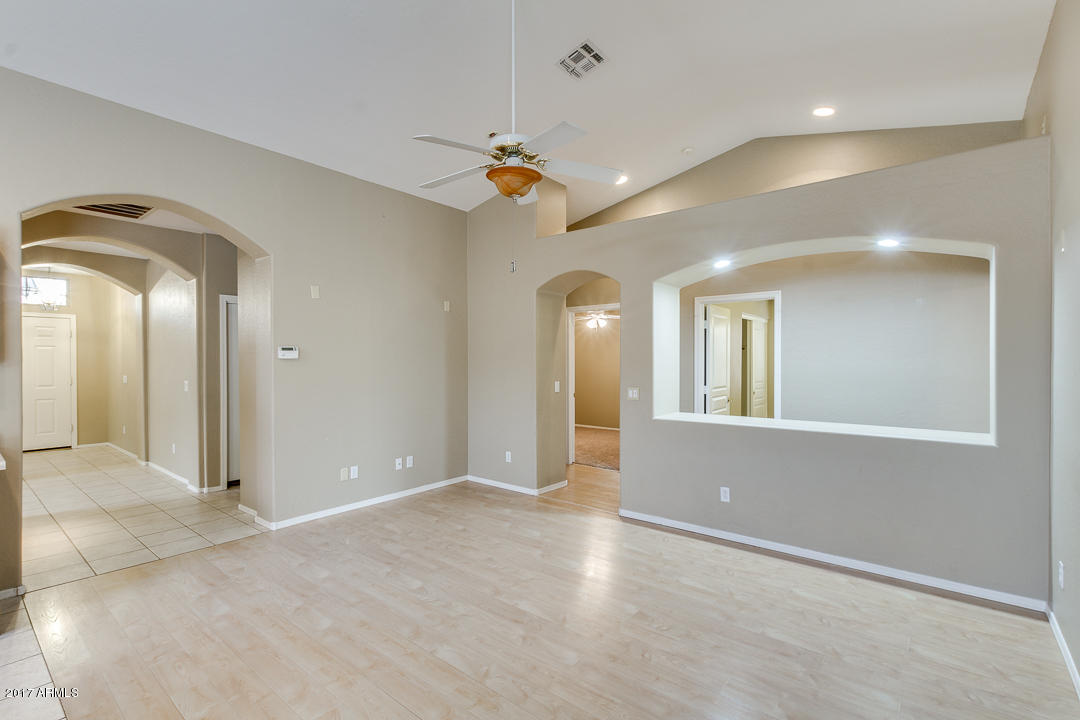 654 East Iris Court Gilbert, AZ 85296 - Photo 8 of 36 Great Room