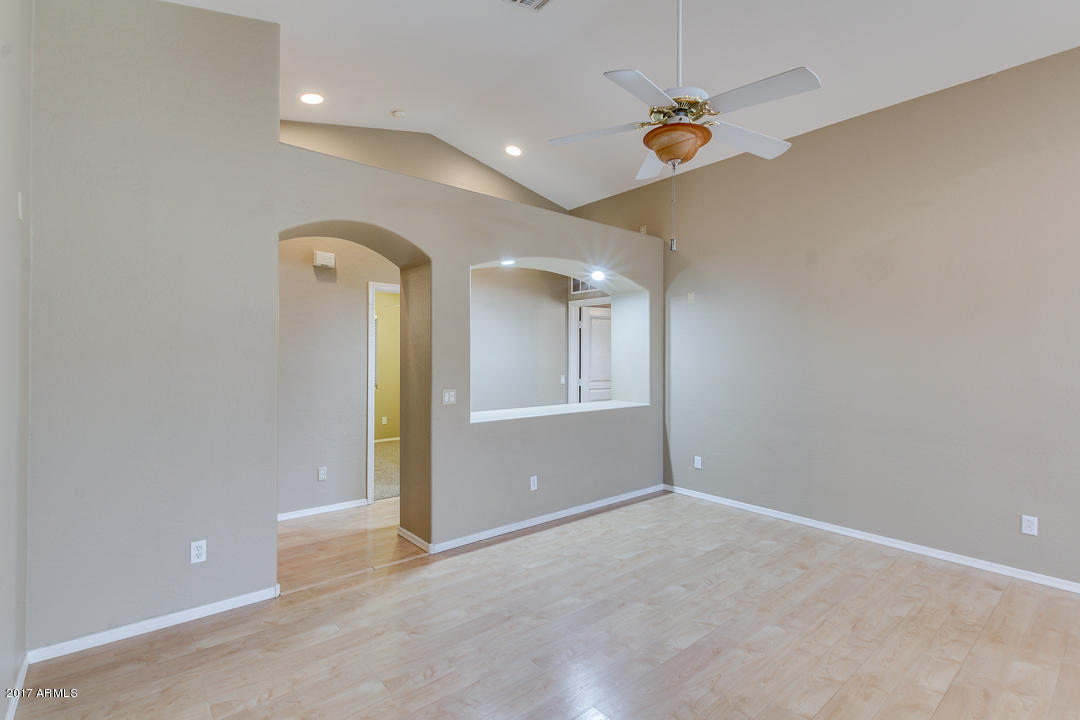 654 East Iris Court Gilbert, AZ 85296 - Photo 9 of 36 Great Room
