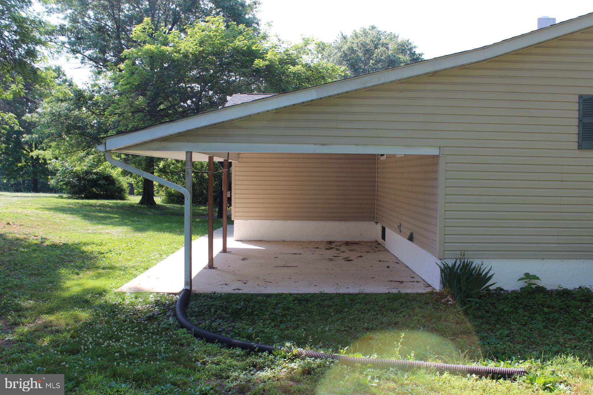 1130 Kepler Road Pottstown, PA 19464 - Photo 8 of 42 Patio, eating area, covered