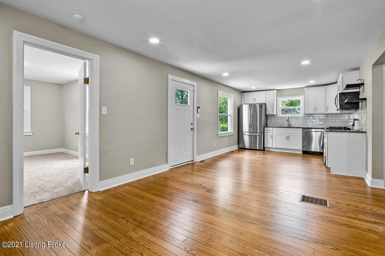 3067 University Road Louisville, KY 40206 - Photo 9 of 44 14