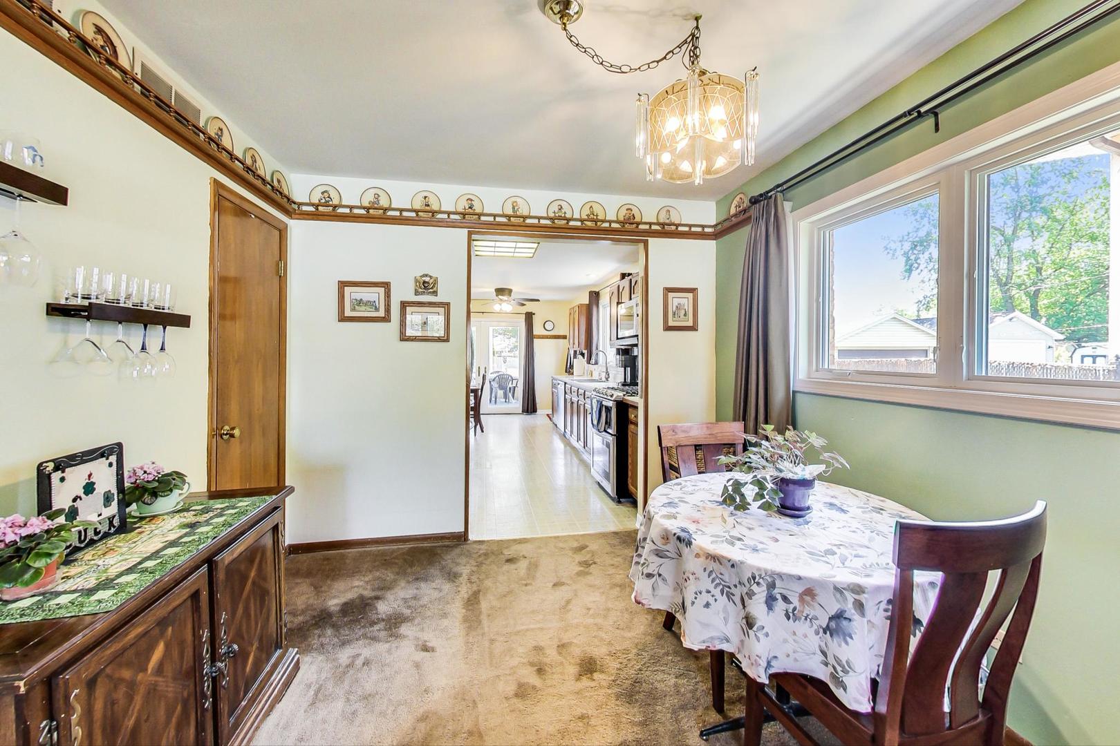 10729 Rutherford Avenue Worth, IL 60482 - Photo 6 of 22 a dining room with furniture and window