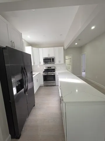 $2,500 | 475 Purchase Street, Unit 1, New Bedford, MA 02740