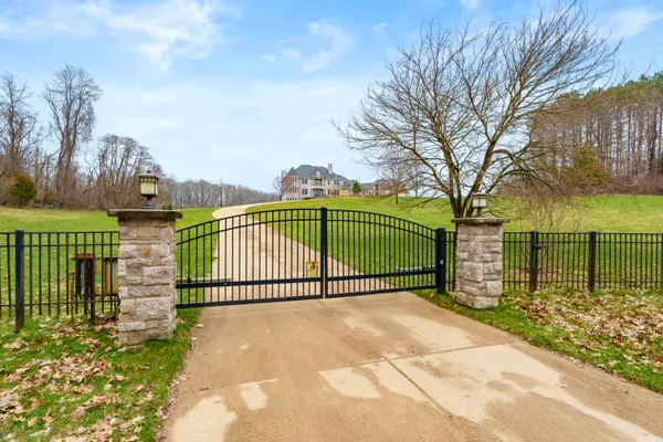 $1,399,000 | 6570 North 39th Street, Augusta, MI 49012
