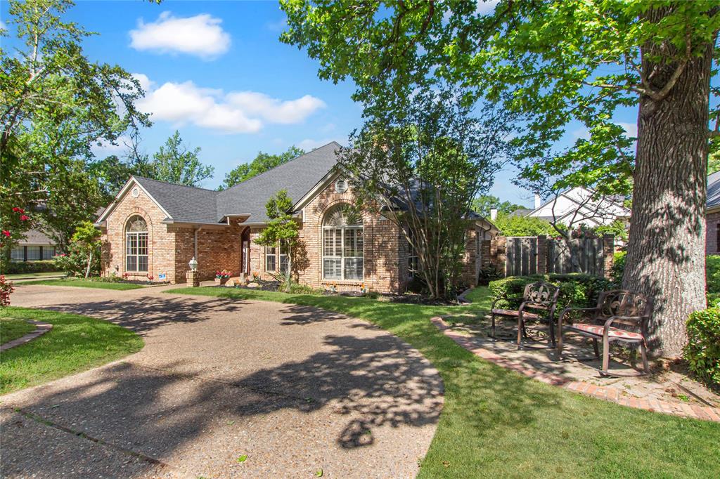 6609 Hollytree Circle Tyler, TX 75703 - Photo 2 of 40