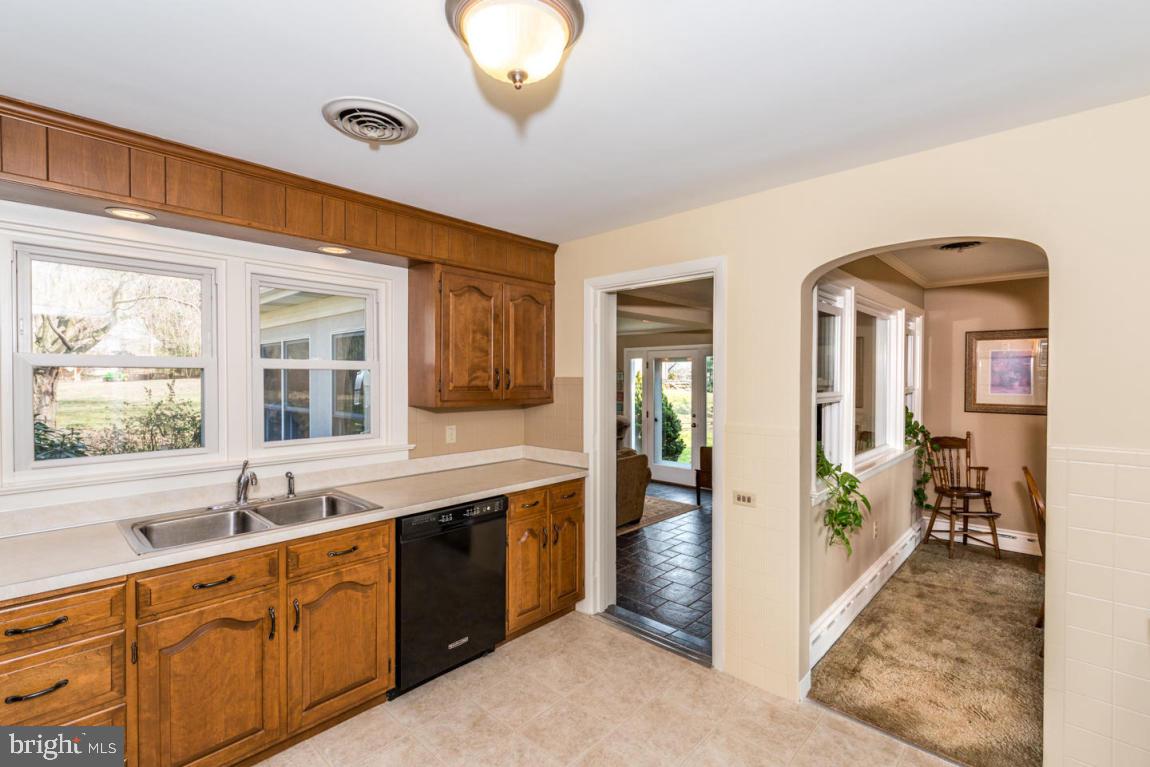 1107 Lampeter Road Lancaster, PA 17602 - Photo 11 of 27 Gallery Image 11