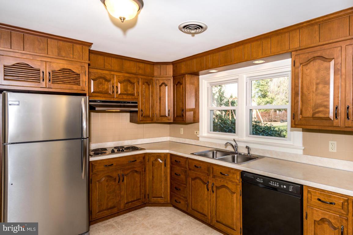 1107 Lampeter Road Lancaster, PA 17602 - Photo 10 of 27 Gallery Image 10