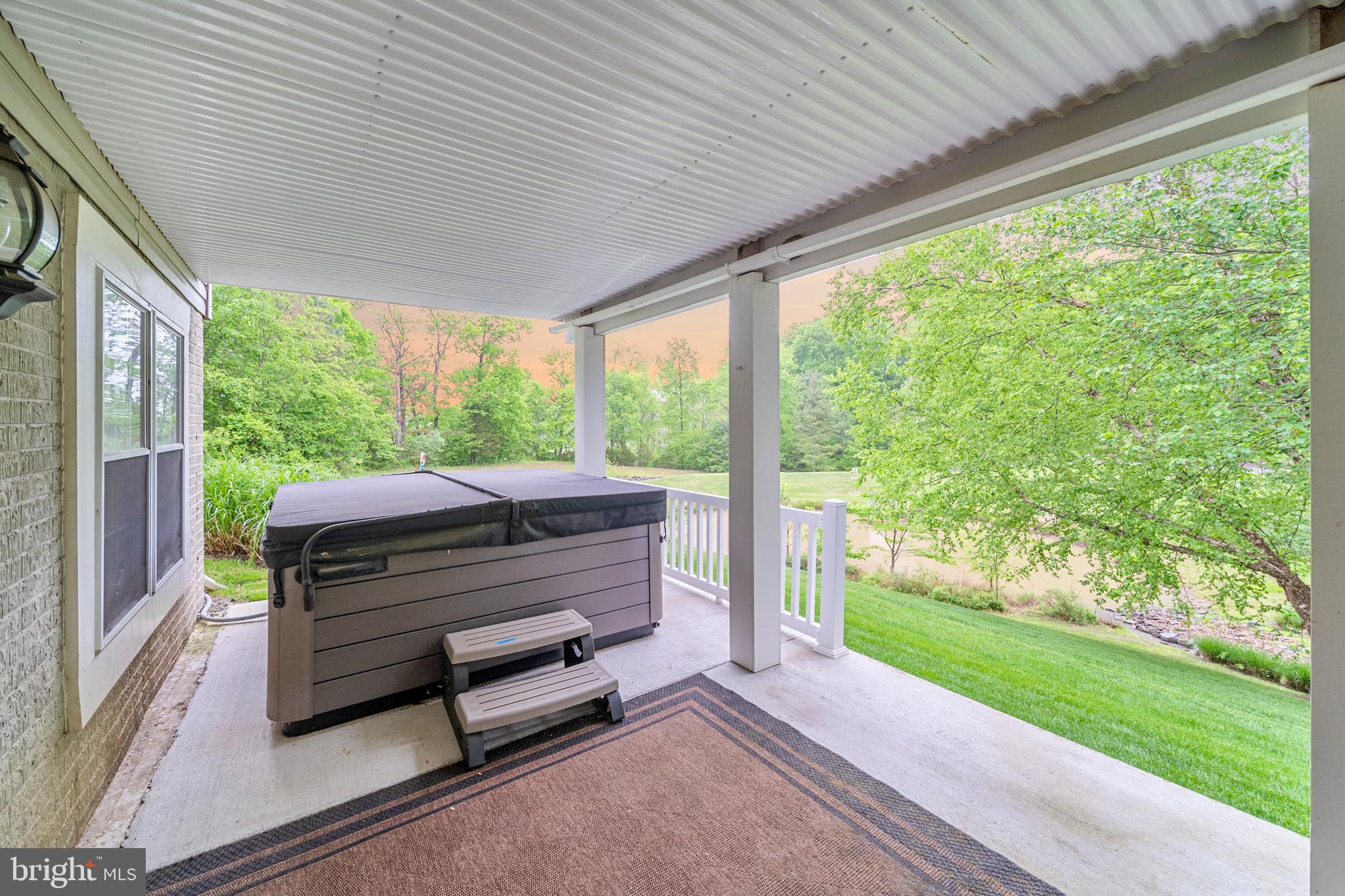 13514 Ryton Ridge Lane Gainesville, VA 20155 - Photo 44 of 57 Hot Tub conveys