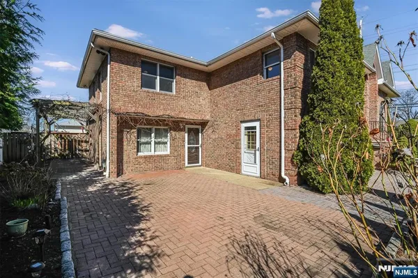 $2,600 | 402 Monroe Avenue, New Milford, NJ 07646
