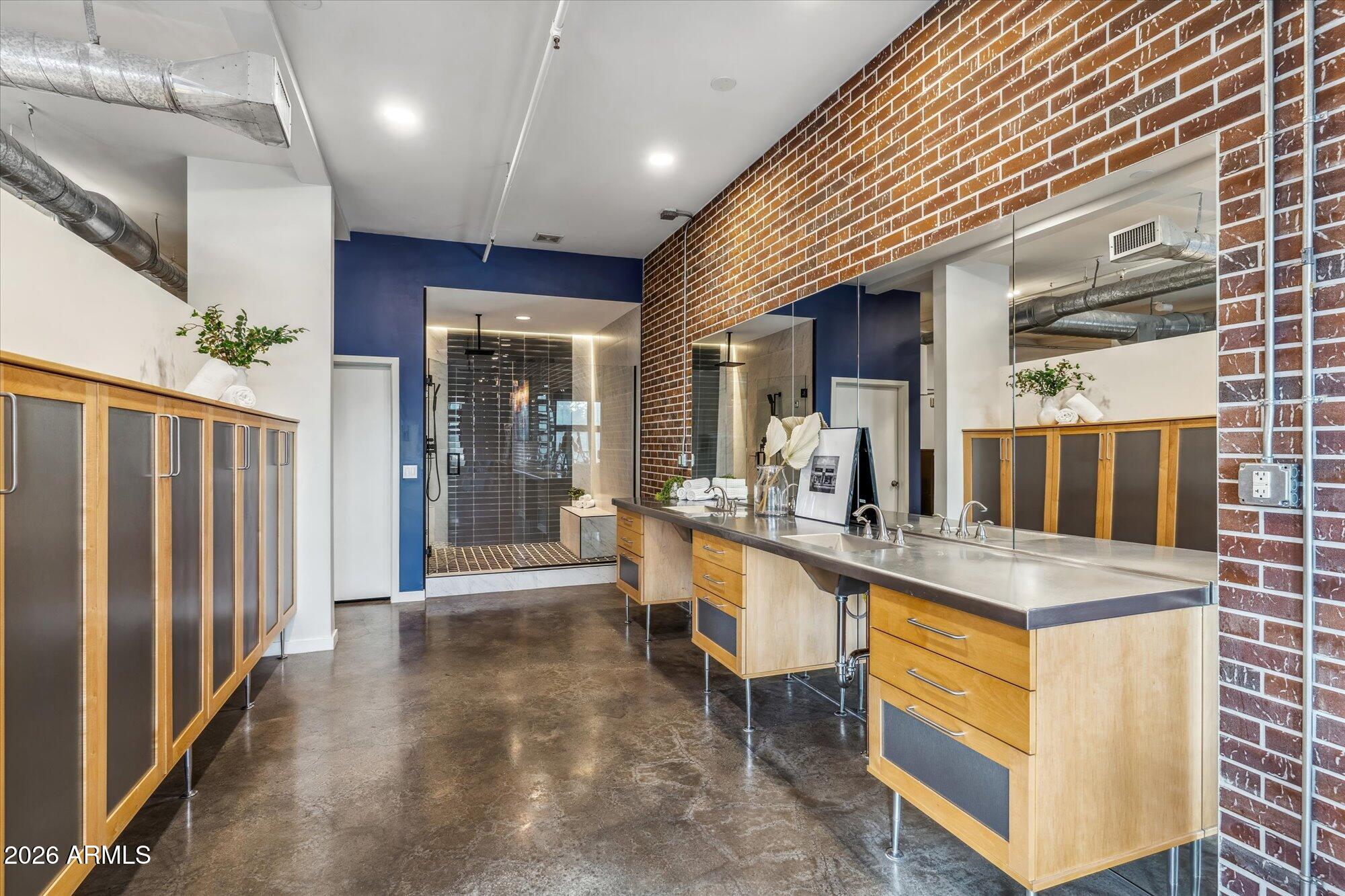 914 East Osborn Road, Unit 202 Phoenix, AZ 85014 - Photo 59 of 64 32-Primary Bathroom