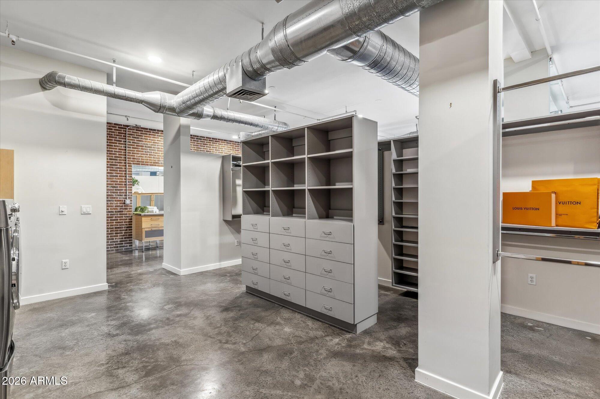 914 East Osborn Road, Unit 202 Phoenix, AZ 85014 - Photo 62 of 64 25-Closet