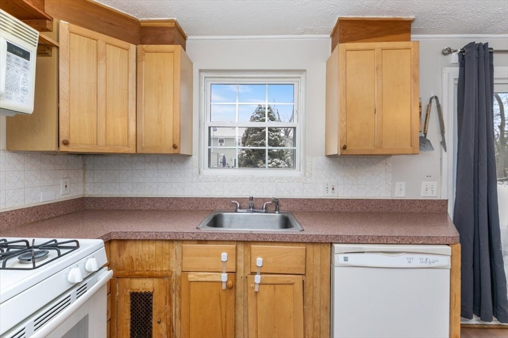 945 Riverside Drive, Unit 3B Methuen, MA 01844 - Photo 11 of 27 Gallery Image 11