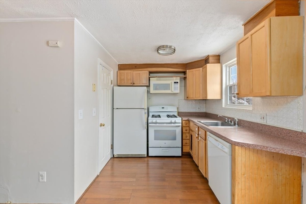 945 Riverside Drive, Unit 3B Methuen, MA 01844 - Photo 9 of 27 Gallery Image 9