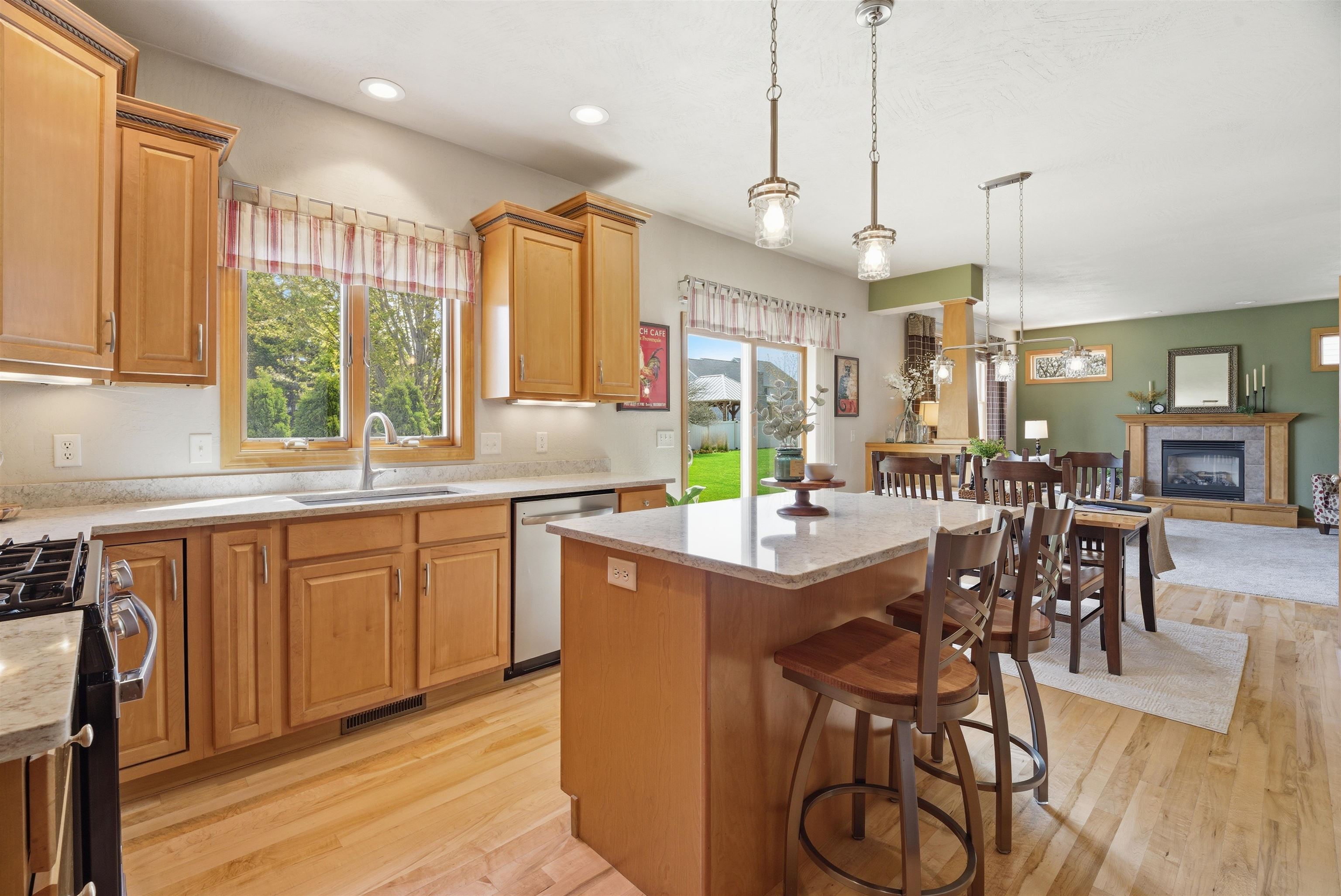 3208 South Solitude Lane Appleton, WI 54915 - Photo 9 of 56