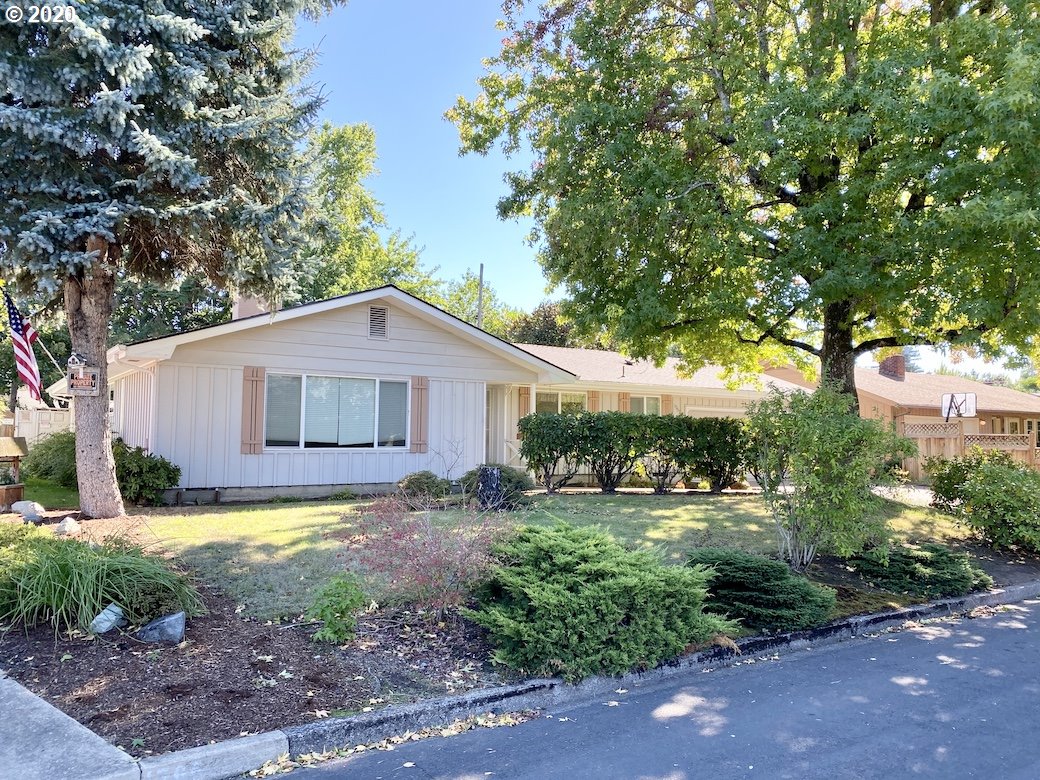 1759 Santa Rosa Street Eugene, OR 97404 - Photo 3 of 28 Gallery Image 3
