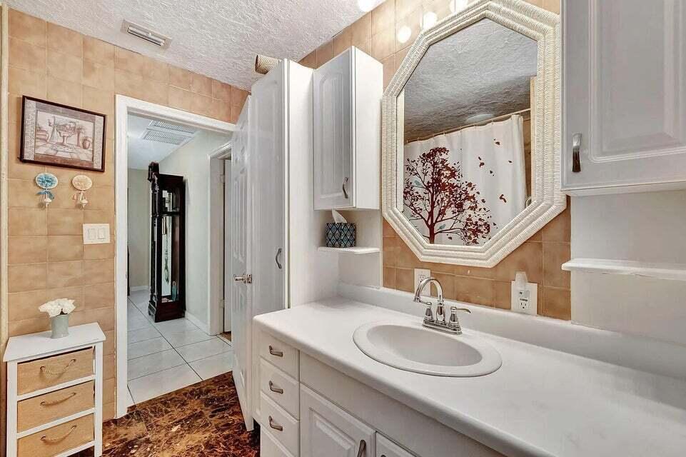 7187 Thompson Road Boynton Beach, FL 33426 - Photo 37 of 44 37