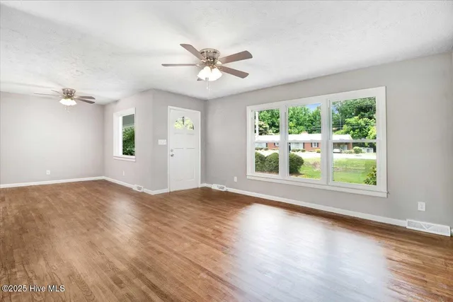 $204,999 | 527 West College Street, Warsaw, NC 28398