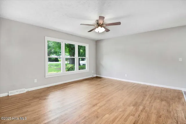 $204,999 | 527 West College Street, Warsaw, NC 28398