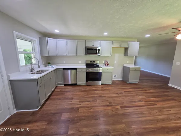 $199,900 | 527 West College Street, Warsaw, NC 28398