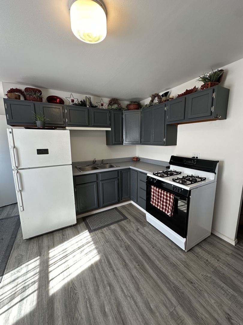 623 4th Avenue Dixon, IL 61021 - Photo 7 of 19 a kitchen with granite countertop a stove a sink and a microwave