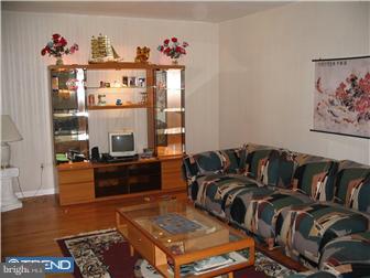 139 Greenvale Road Cherry Hill, NJ 08034 - Photo 5 of 12 Living Room
