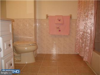 139 Greenvale Road Cherry Hill, NJ 08034 - Photo 8 of 12 Bathroom
