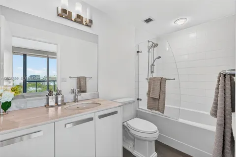$774,900 | 601 Northeast 36th Street, Unit 1101, Miami, FL 33137