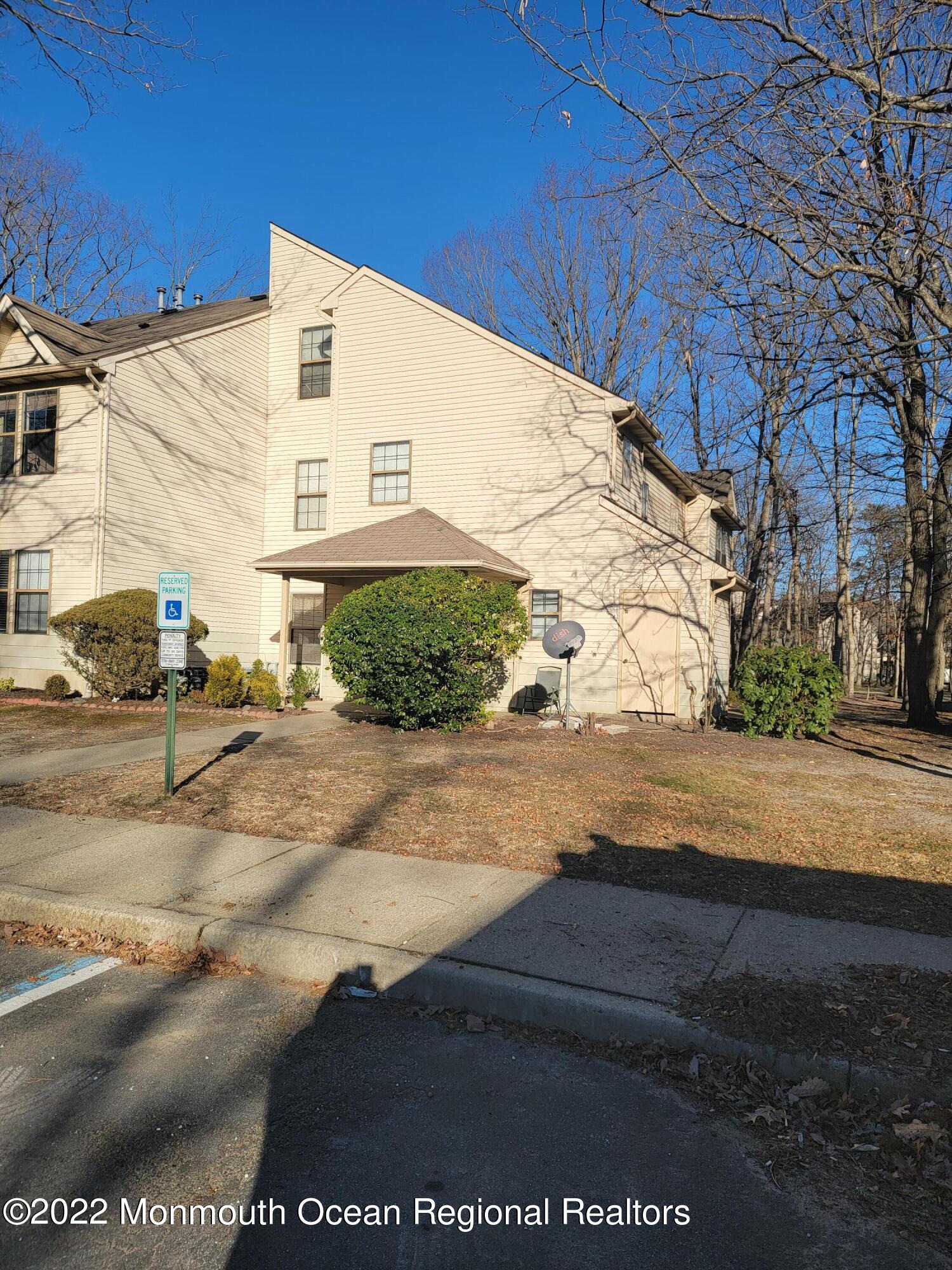 110 Daisy Court Jackson, NJ 08527 - Photo 2 of 21 20220127_150043