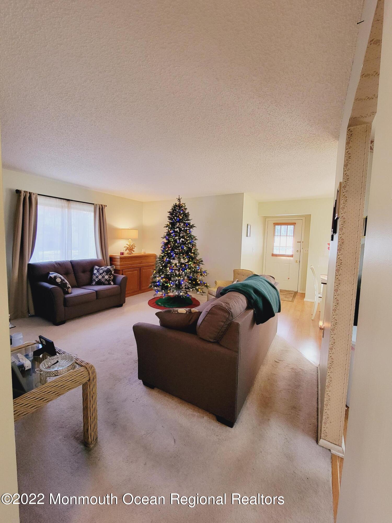 110 Daisy Court Jackson, NJ 08527 - Photo 4 of 21 20220127_152532