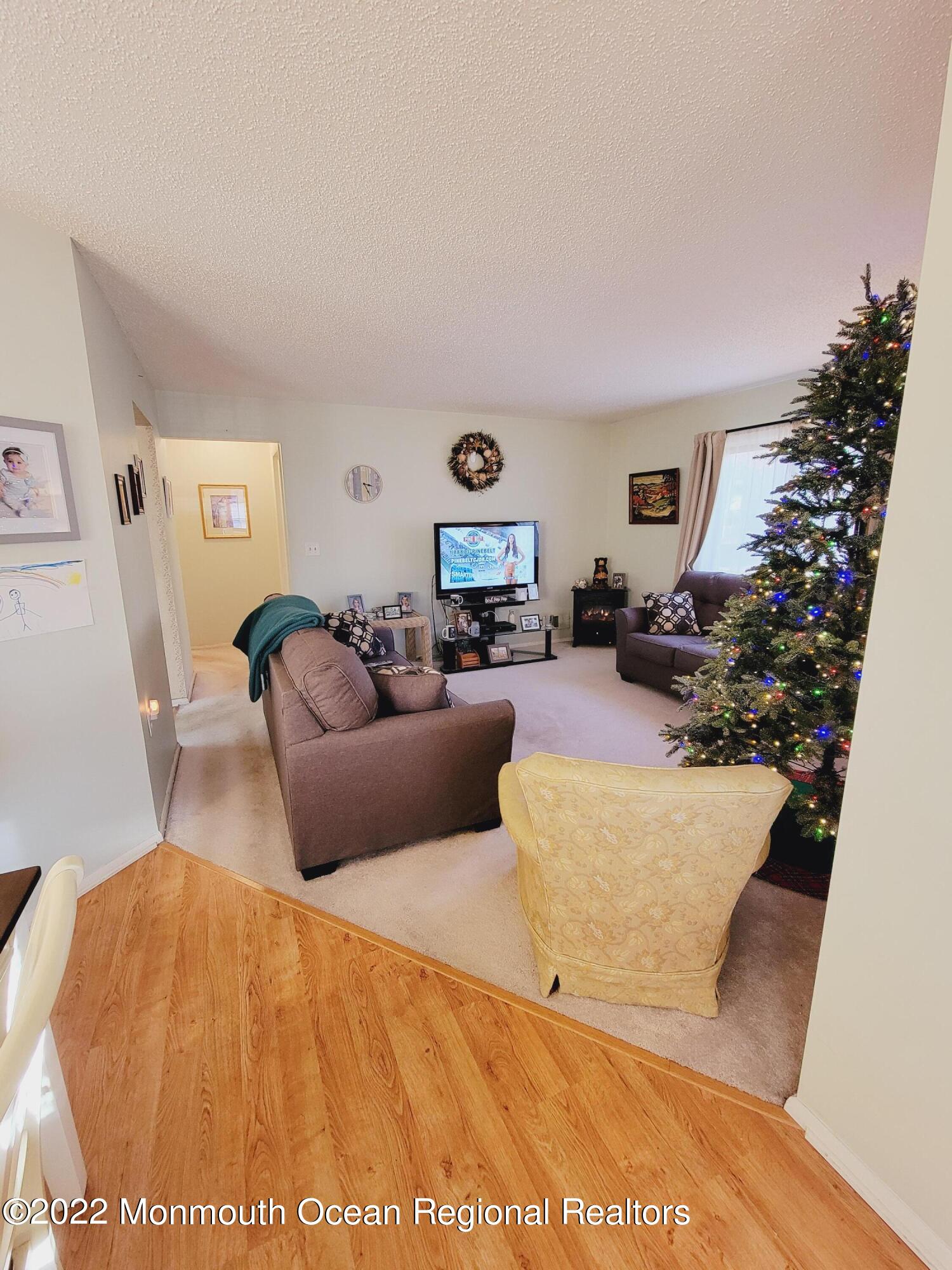 110 Daisy Court Jackson, NJ 08527 - Photo 5 of 21 20220127_152703