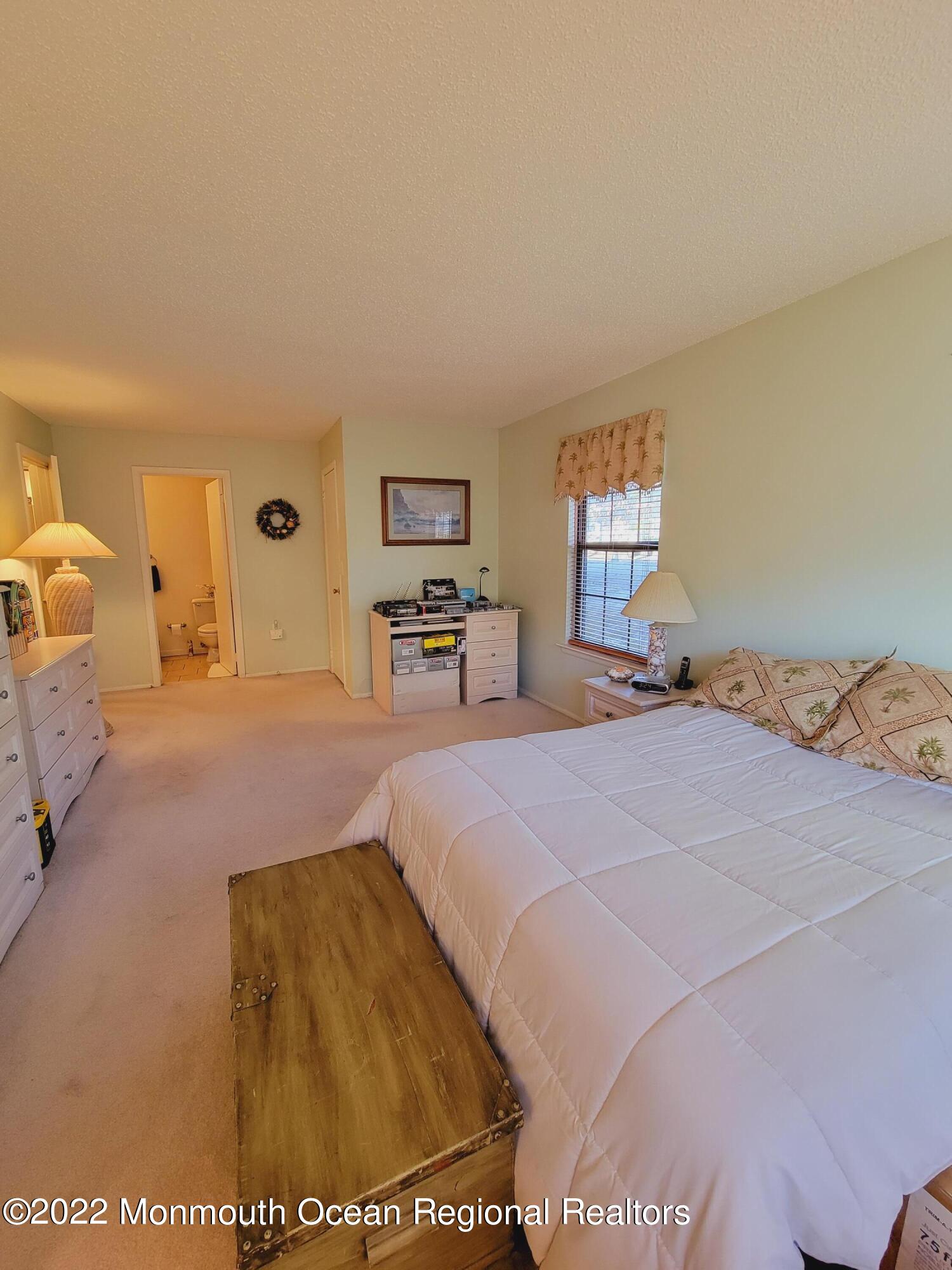 110 Daisy Court Jackson, NJ 08527 - Photo 8 of 21 20220127_152457