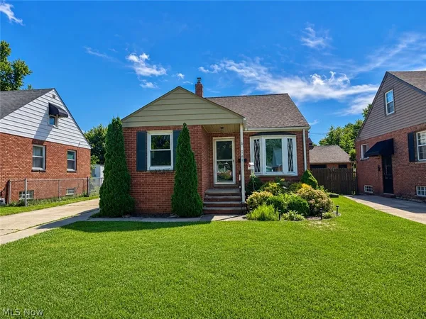 $185,000 | 262 East 323rd Street, Willowick, OH 44095