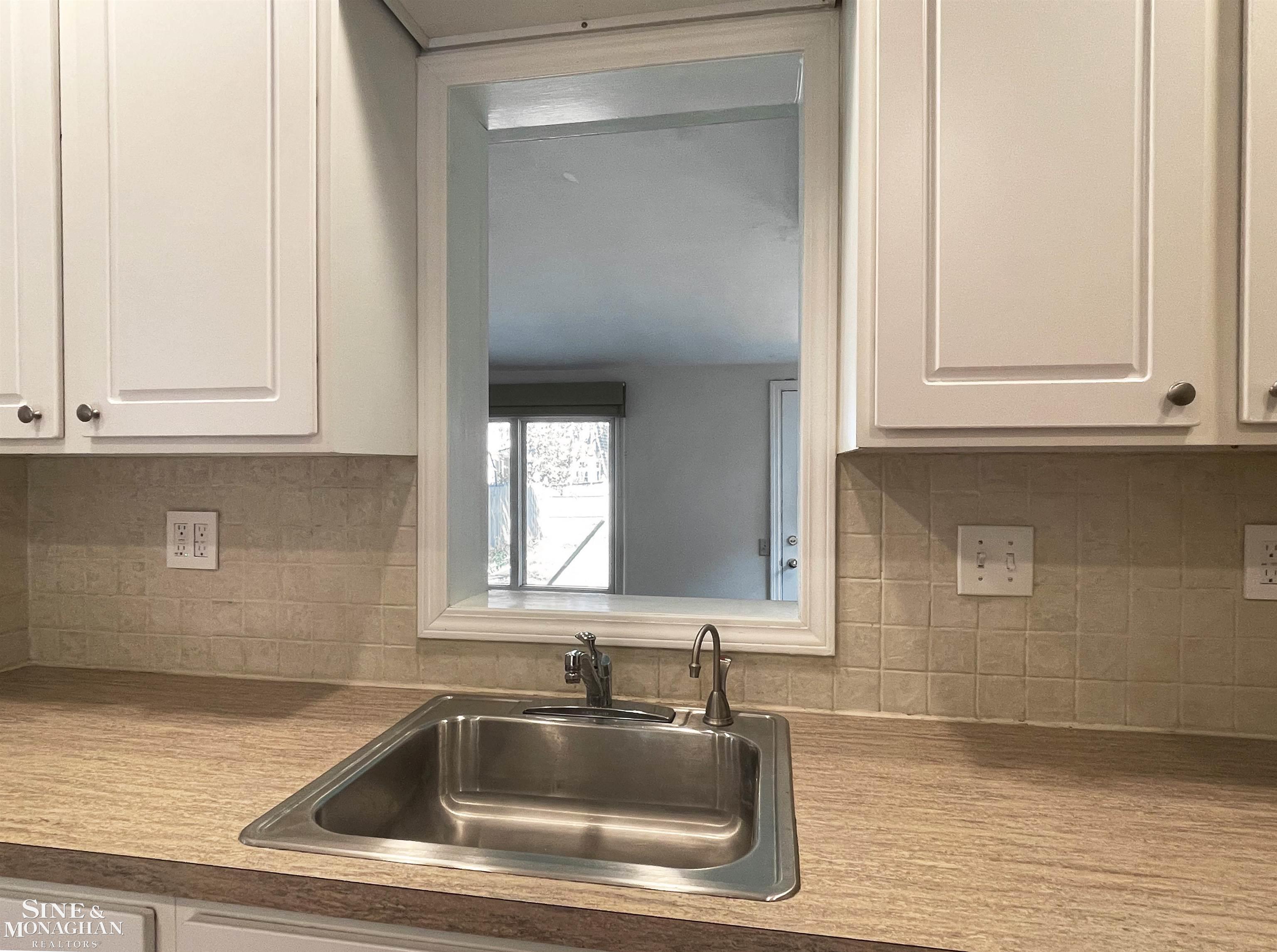 208 Moross Road Grosse Pointe, MI 48236 - Photo 15 of 35 50092814-14.JPG