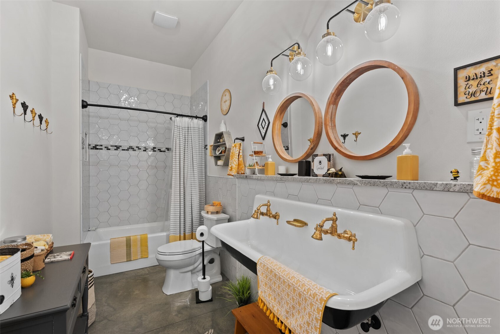 1541 Pitcher Canyon Road Wenatchee, WA 98801 - Photo 32 of 40 a bathroom with a sink and a mirror