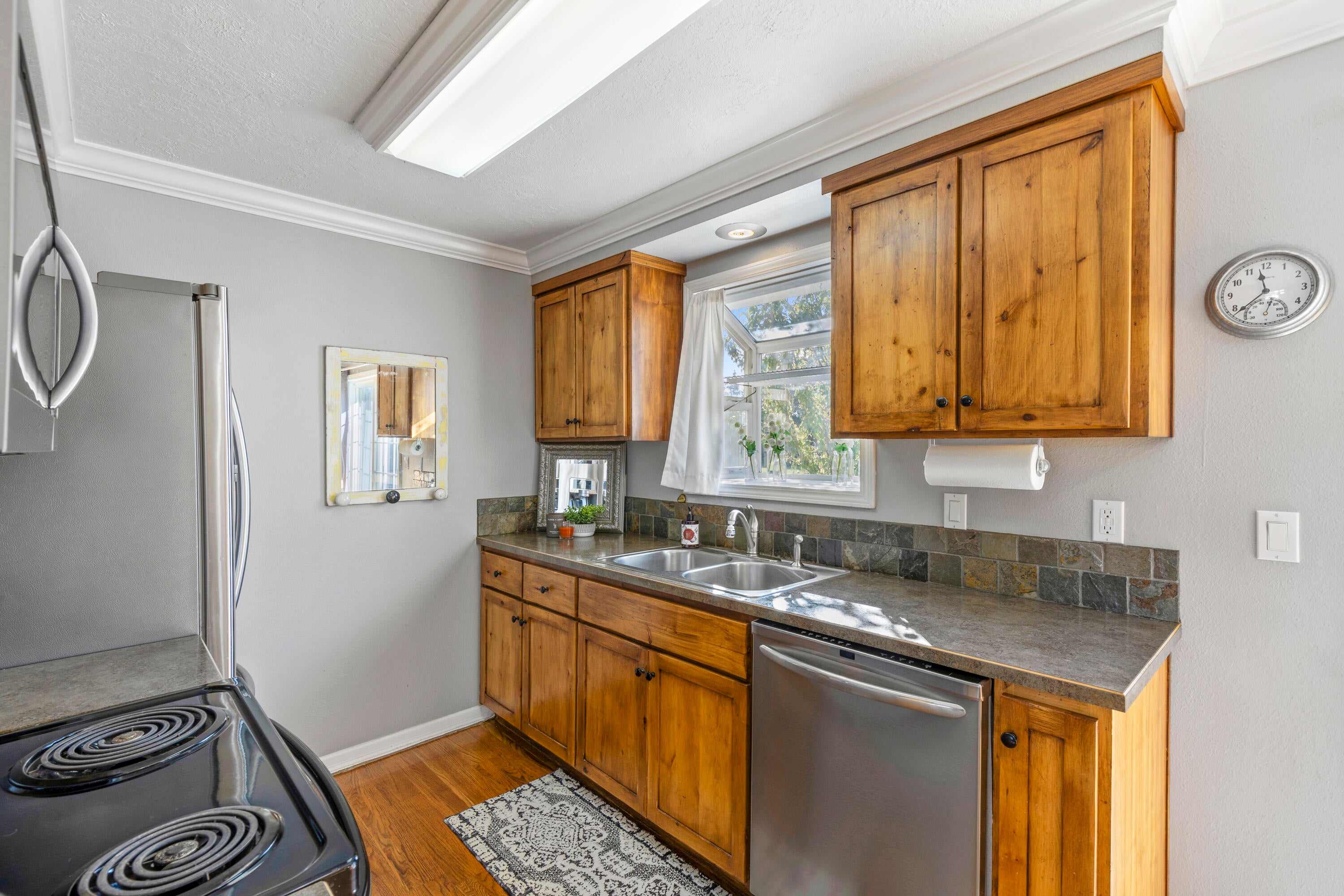 20607 Mary Way Bend, OR 97701 - Photo 16 of 35 Kitchen