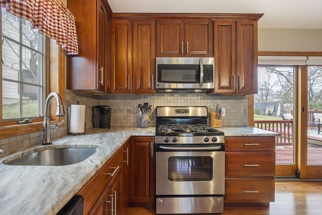 51 Coolidge Road Lynn, MA 01902 - Photo 4 of 31 Gallery Image 4