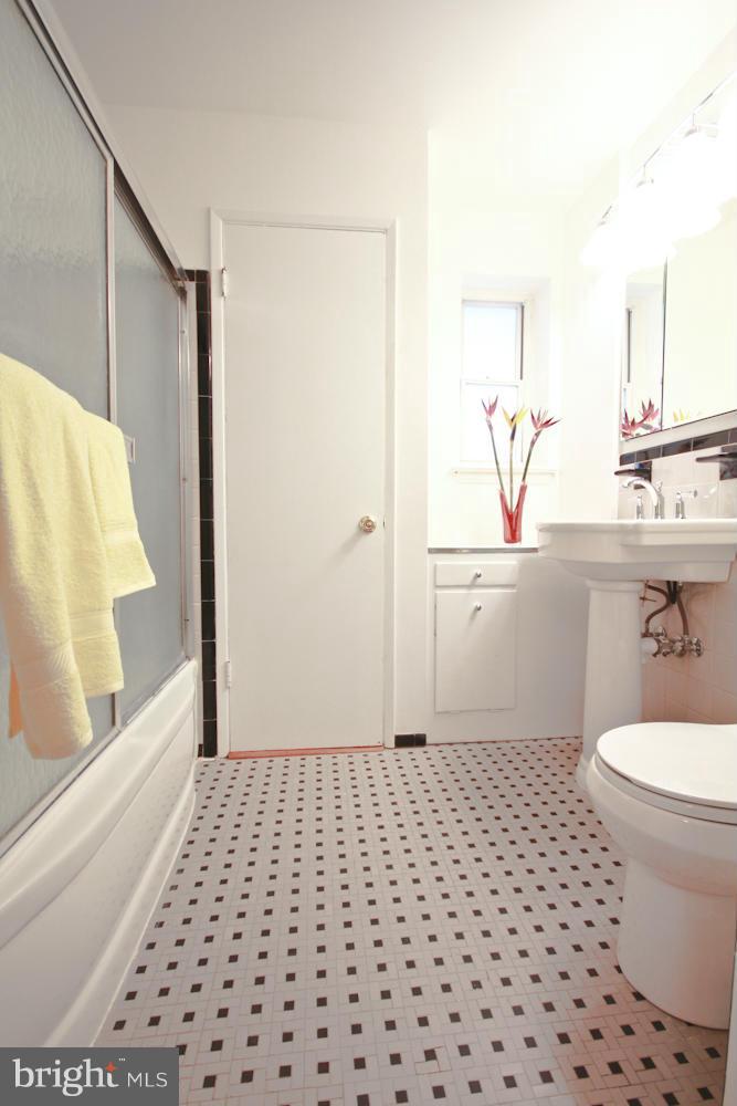 5216 Ferndale Street Springfield, VA 22151 - Photo 14 of 29 Bath