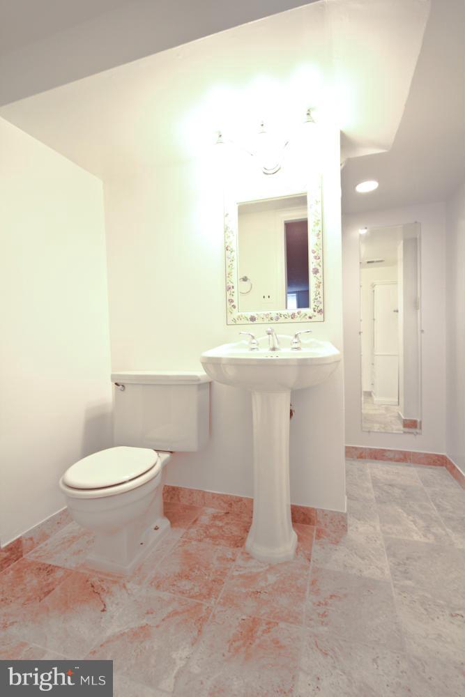 5216 Ferndale Street Springfield, VA 22151 - Photo 26 of 29 Bath