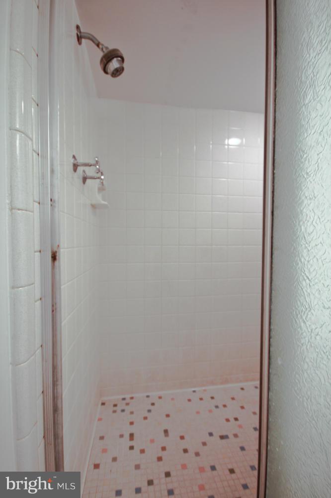 5216 Ferndale Street Springfield, VA 22151 - Photo 27 of 29 Bath