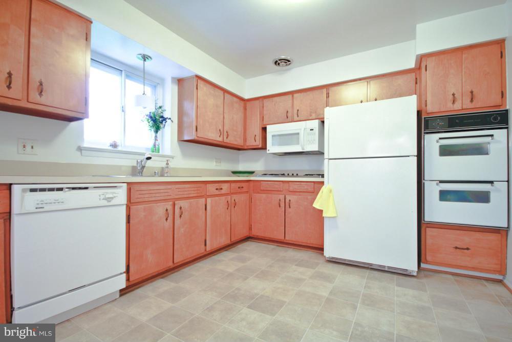 5216 Ferndale Street Springfield, VA 22151 - Photo 7 of 29 Kitchen