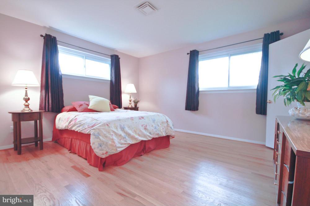 5216 Ferndale Street Springfield, VA 22151 - Photo 10 of 29 Bedroom (Master)