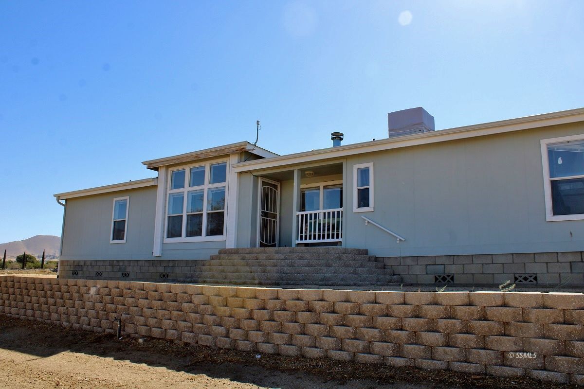10158 Hillview Acres Road Weldon, CA 93283 - Photo 3 of 45 a front view of a house with a yard