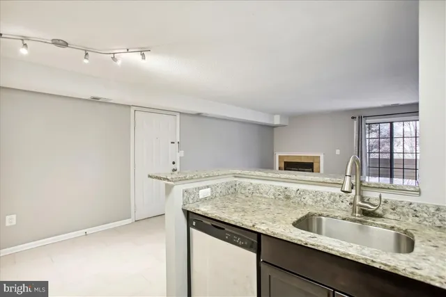 $2,100 | 6939 Mary Caroline Circle, Unit E, Alexandria, VA 22310