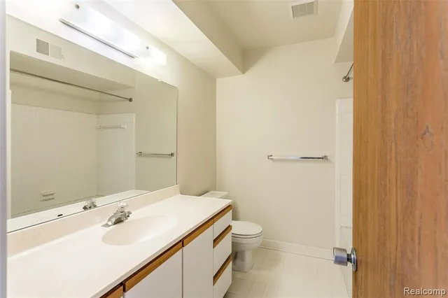 $181,700 | 1997 Klingensmith Road, Unit 55, Bloomfield Hills, MI 48302