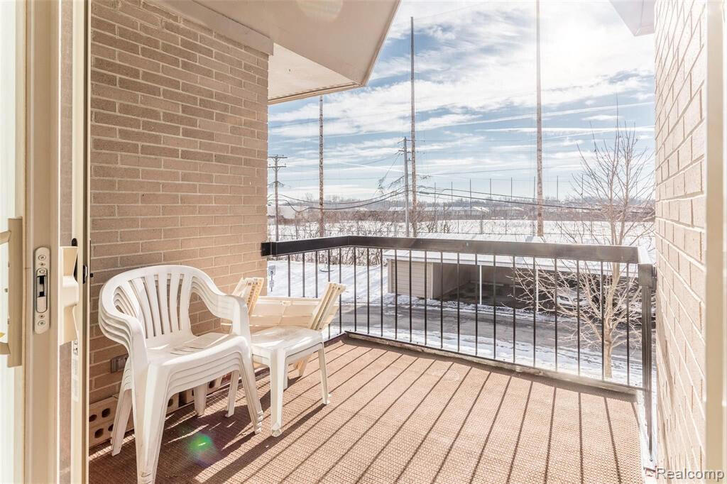 1997 Klingensmith Road, Unit 55 Bloomfield Hills, MI 48302 - Photo 15 of 17 1997 Klingensmith Road Balcony