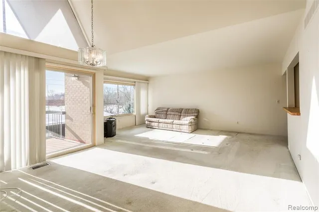 $181,700 | 1997 Klingensmith Road, Unit 55, Bloomfield Hills, MI 48302